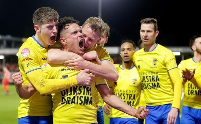 中场前插形 中场前插形